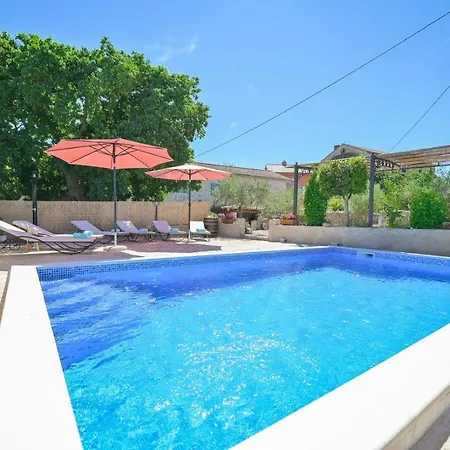 Bogovski Dvori * Malinska