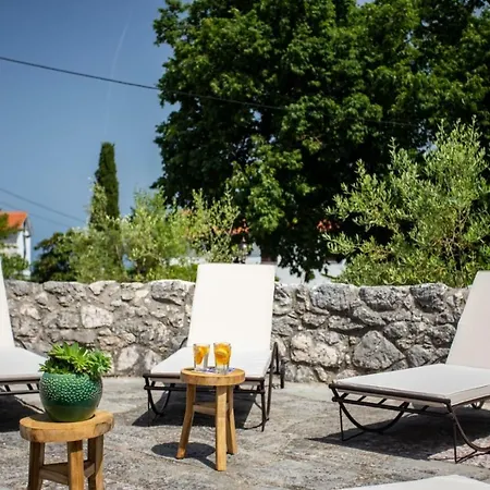 Bogovski Dvori * Malinska