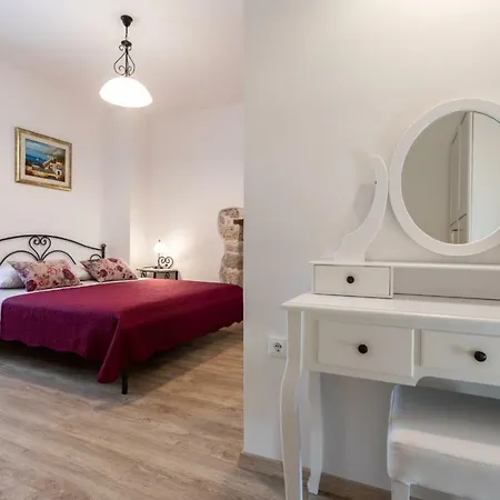 Bogovski Dvori Malinska