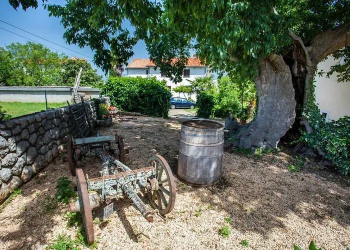 Bogovski Dvori Vila Malinska