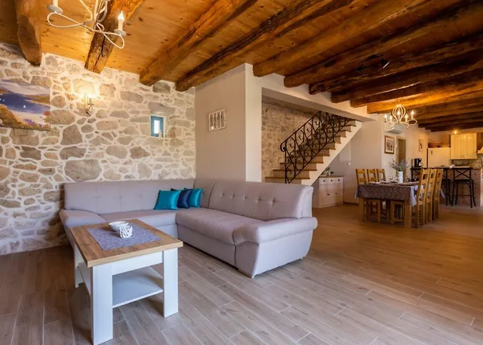 Bogovski Dvori Vila Malinska