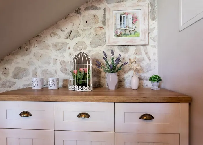 Bogovski Dvori Malinska