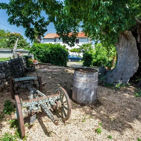 Bogovski Dvori Vila Malinska