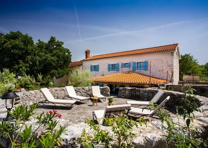 Bogovski Dvori Vila Malinska